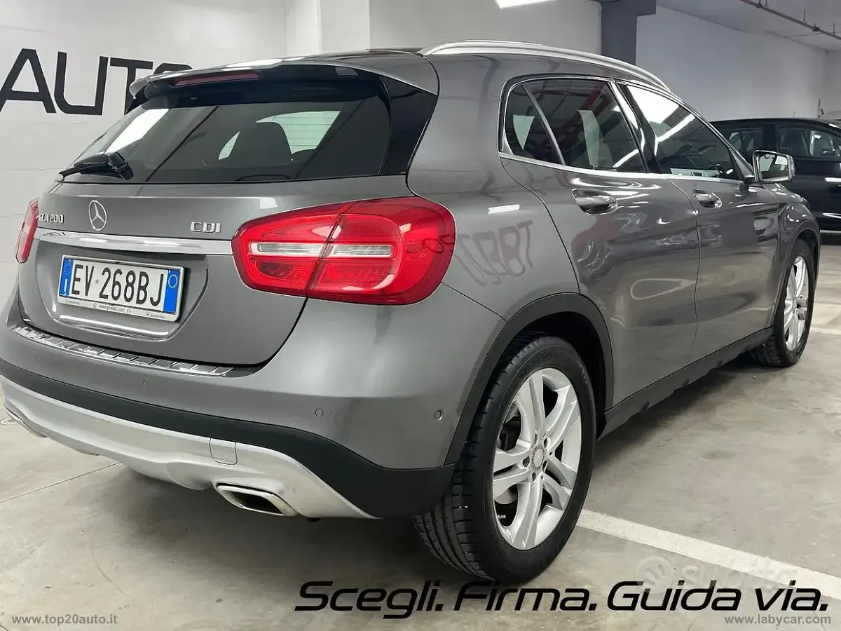 Usata Mercedes GLA200 136 CV (100 kW) 2014 Grigio SUV
