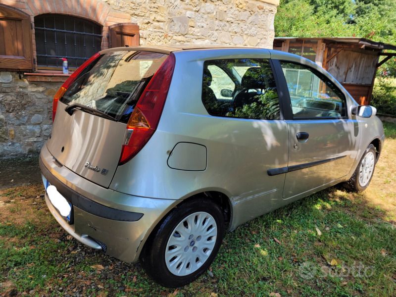 Usata Fiat Punto 80 CV (58 kW) 2002 Grigio Utilitaria