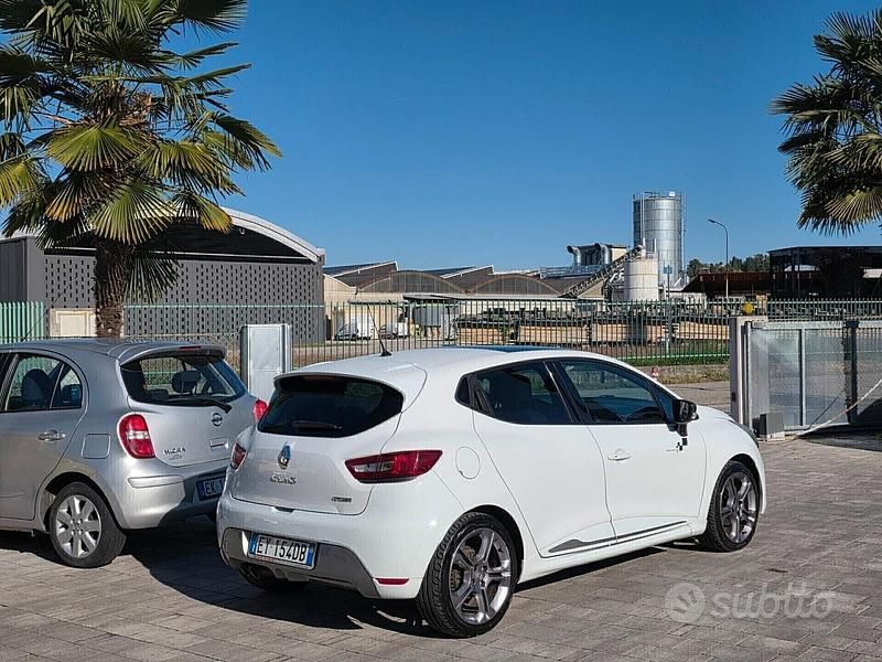 Second-hand Renault Clio IV 120 CP (88 kW) 2015 Alb Berlinǎ