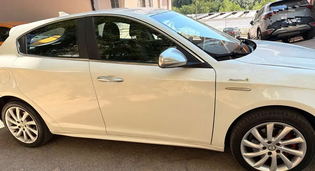 Usata Alfa Romeo Giulietta Progression 140 CV (102 kW) 2011 Bianco Utilitaria