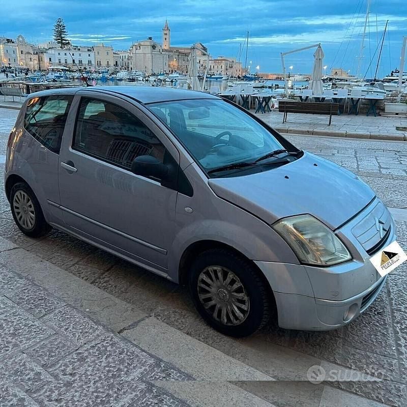 Usata Citroën C2 Exclusive 70 CV (51 kW) 2004 Grigio Utilitaria