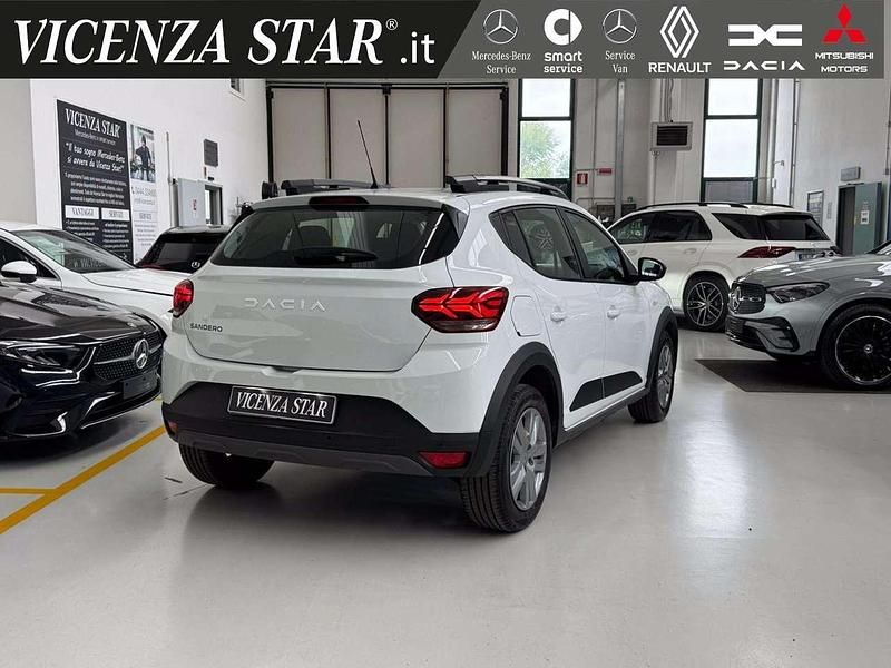 Usata Dacia Sandero Expression 101 CV (74 kW) 2023 Bianco Utilitaria