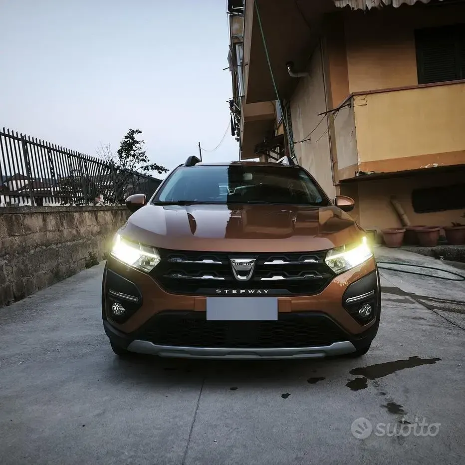 Usata Dacia Sandero Stepway 101 CV (74 kW) 2022 Arancione Berlina