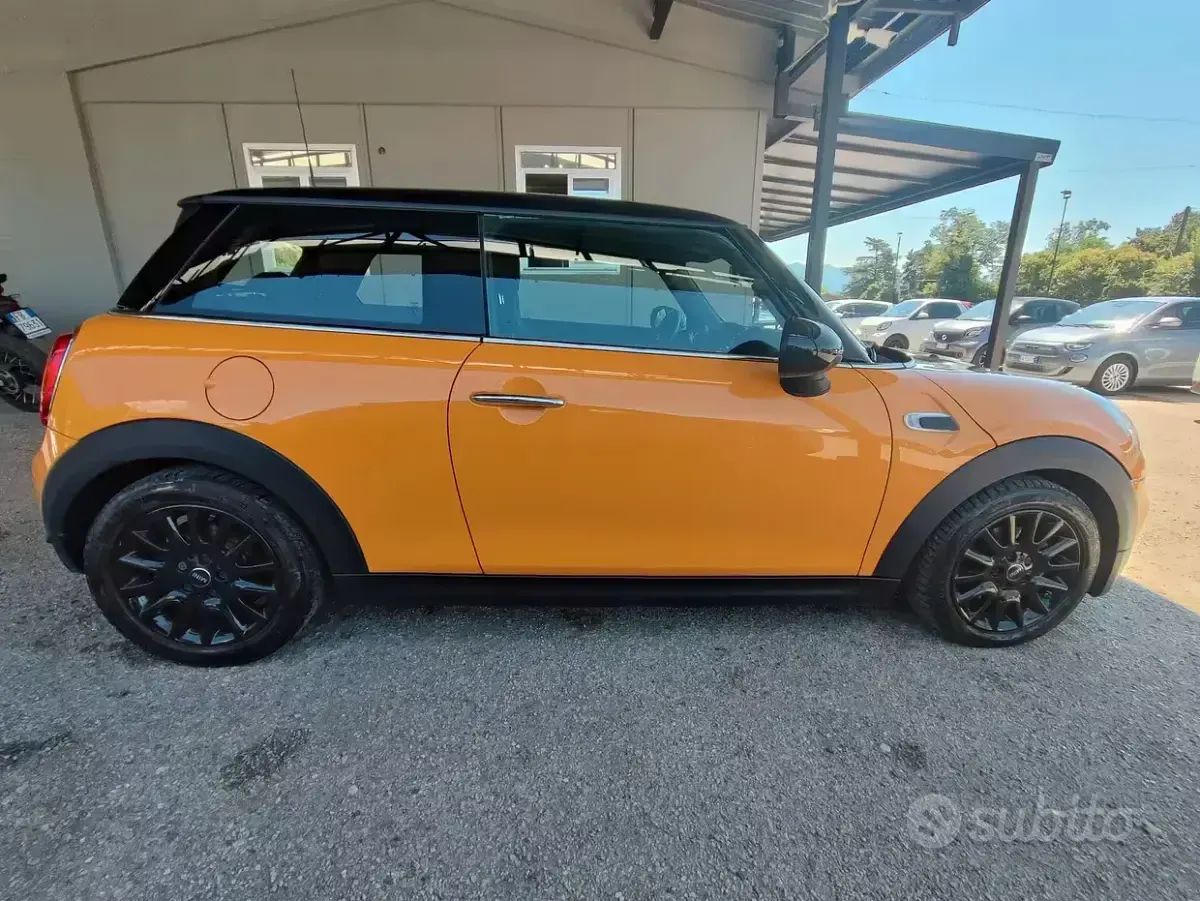 Usata Mini Cooper D 116 CV (85 kW) 2016 Arancione Utilitaria