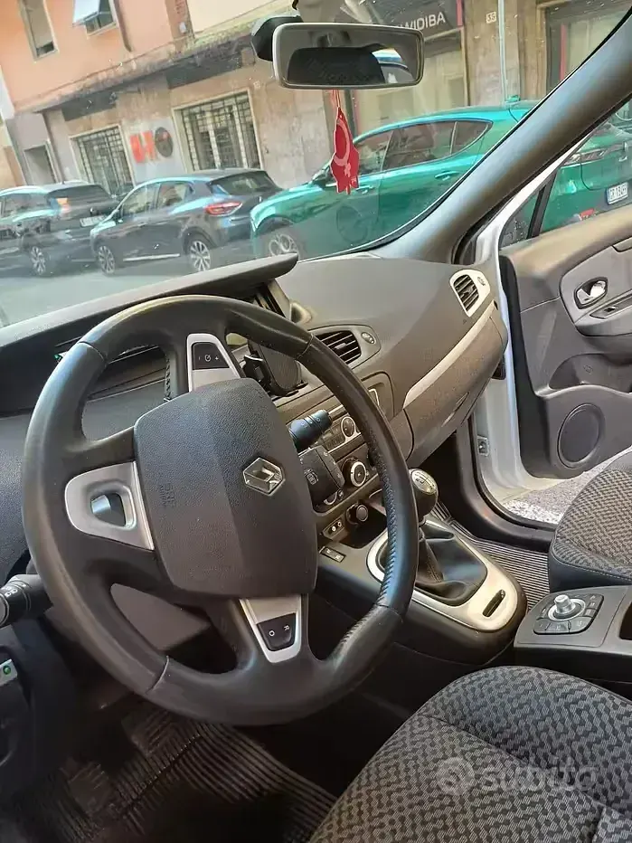 Usata Renault Scénic XMOD 110 CV (80 kW) 2011 Bianco Monovolume
