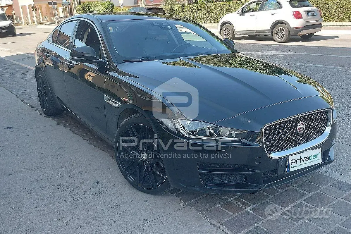 Usata Jaguar XE Prestige 180 CV (132 kW) 2015 Nero Berlina