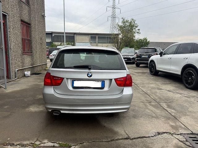 Usata BMW 318 143 CV (105 kW) 2012 Grigio Station wagon