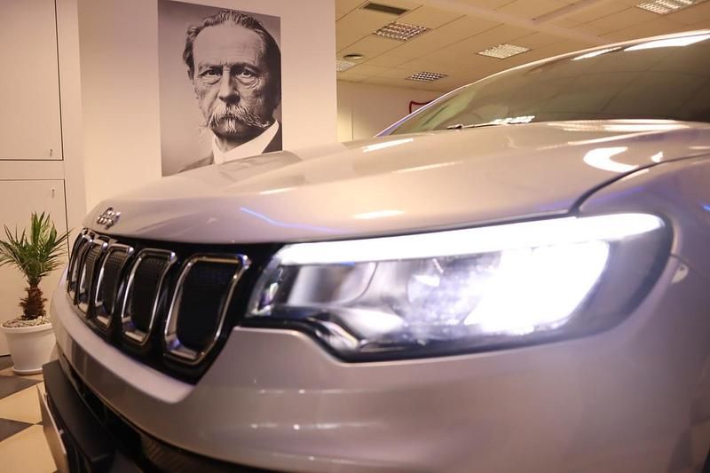 Usata Jeep Compass Limited 131 CV (96 kW) 2021 Argento SUV