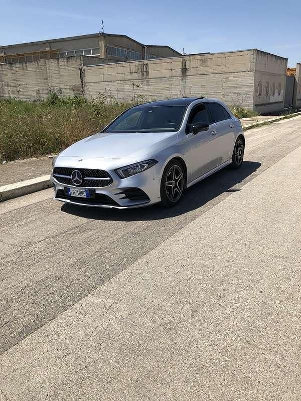 Usata Mercedes A180 Premium 116 CV (85 kW) 2019 Argento Berlina