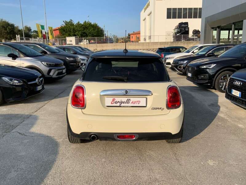 Usata Mini Cooper D Business 116 CV (85 kW) 2017 Beige Utilitaria