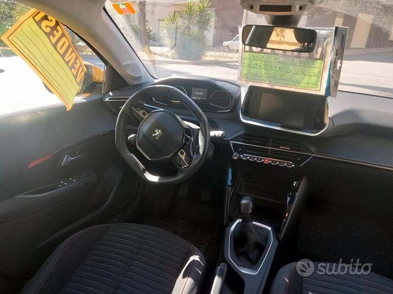 Usata Peugeot 208 102 CV (75 kW) 2021 Utilitaria