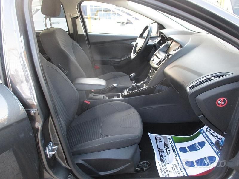 Usata Ford Focus Titanium 120 CV (88 kW) 2015 Grigio Station wagon