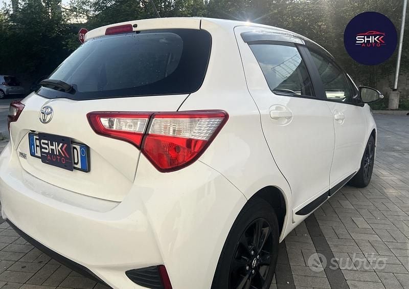 Usata Toyota Yaris Active 72 CV (52 kW) 2019 Bianco Berlina