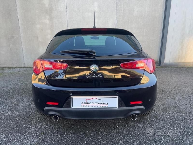 Usata Alfa Romeo Giulietta Exclusive 150 CV (110 kW) 2015 Nero Berlina