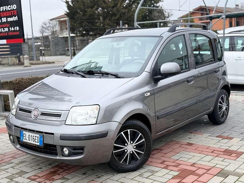 Usata Fiat Panda Dynamic 69 CV (50 kW) 2011 Argento Utilitaria