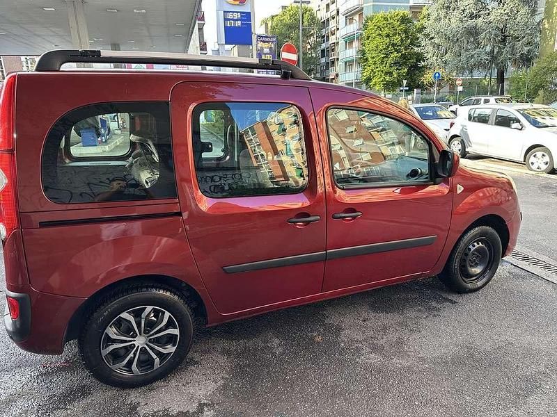 Usata Renault Kangoo 90 CV (66 kW) 2012 Monovolume