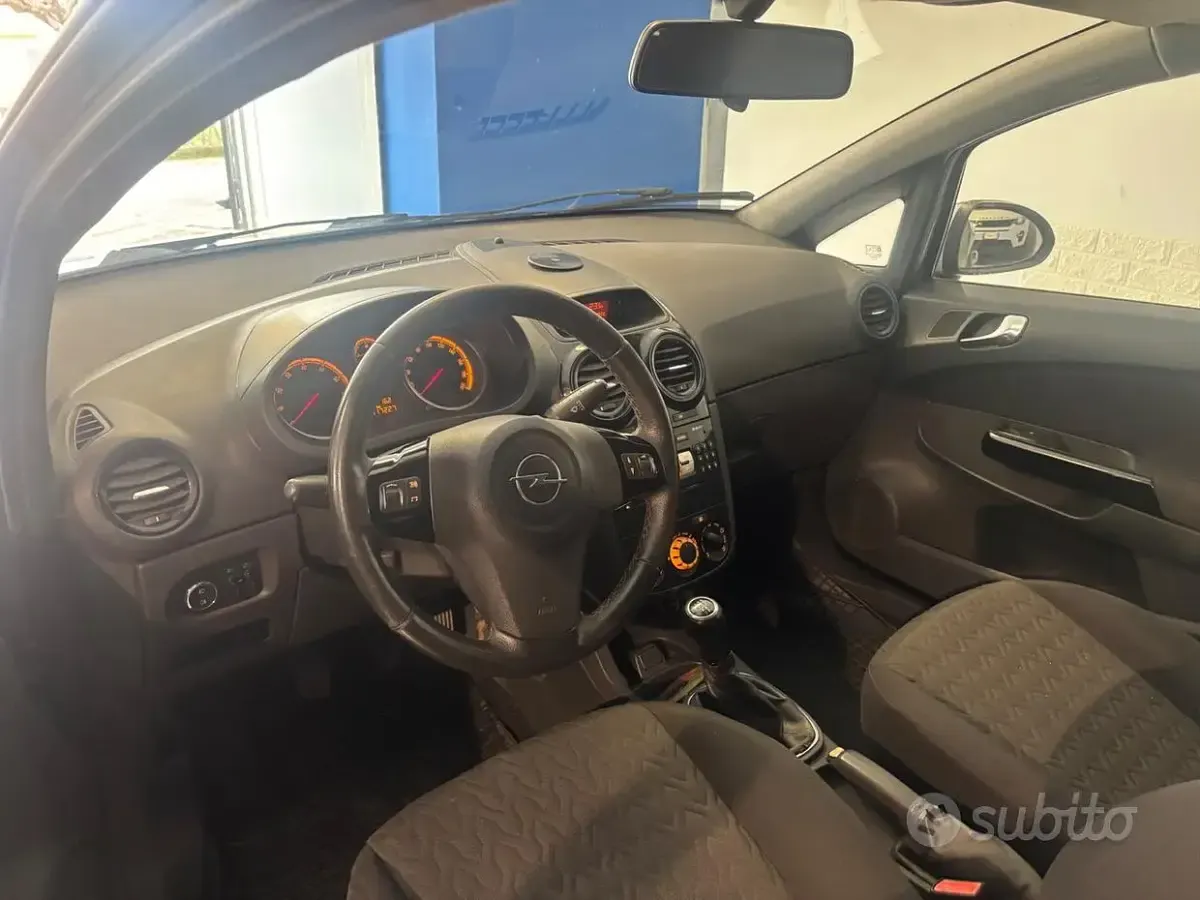Usata Opel Corsa Edition 86 CV (63 kW) 2013 Grigio Utilitaria