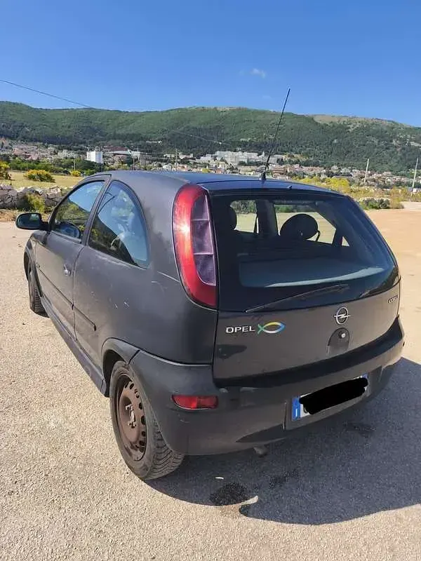 Usata Opel Corsa Swing 60 CV (44 kW) 2000 Berlina