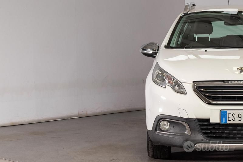 Usata Peugeot 205 92 CV (67 kW) 2014 Bianco SUV