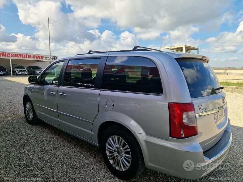 Usata Lancia Voyager Platinum 163 CV (119 kW) 2012 Grigio Monovolume