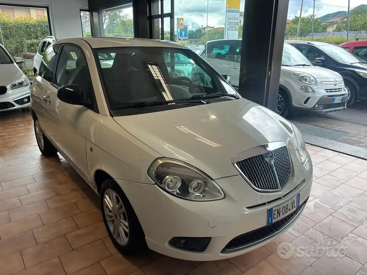 Usata Lancia Ypsilon 95 CV (69 kW) 2012 Bianco Utilitaria