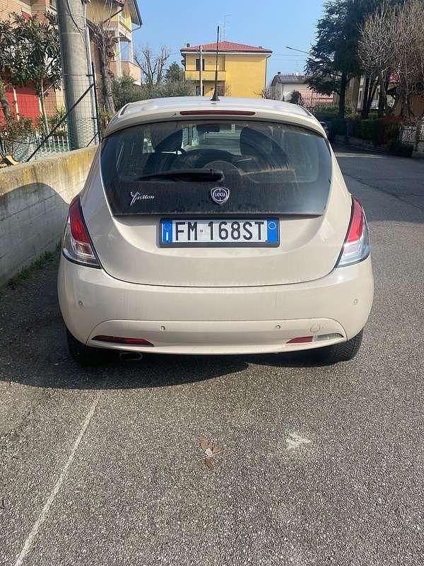 Usata Lancia Ypsilon Gold 69 CV (50 kW) 2018 Beige Utilitaria