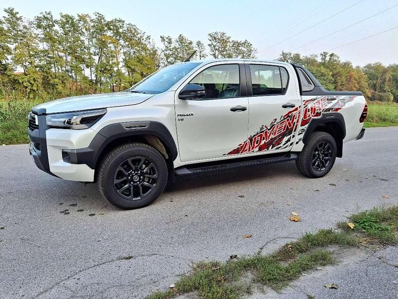 Nuova Toyota HiLux 234 CV (172 kW) 2025 Bianco Pick-up