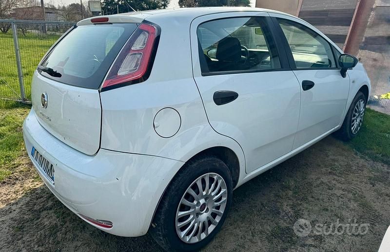 Usata Fiat Punto Easy 75 CV (55 kW) 2013 Utilitaria