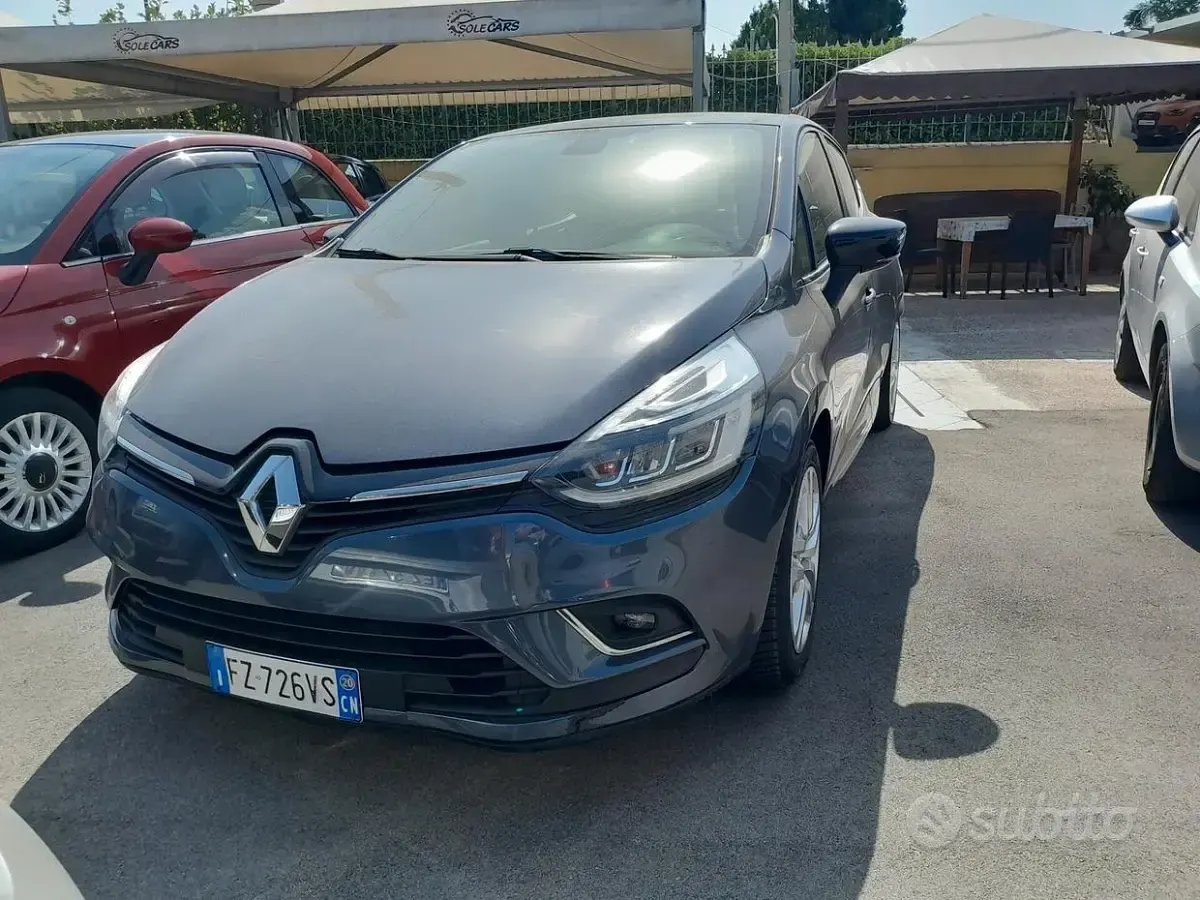 Usata Renault Clio V 75 CV (55 kW) 2020 Grigio Berlina
