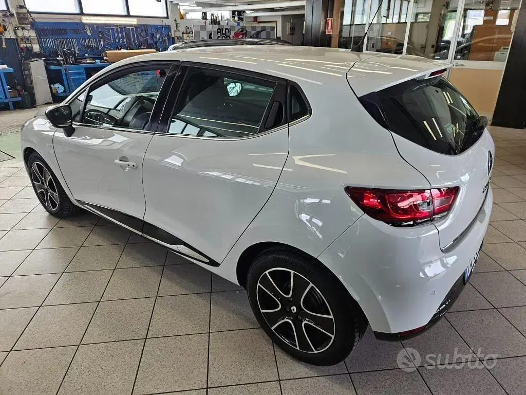 Usata Renault Clio 75 CV (55 kW) 2015 Bianco Station wagon