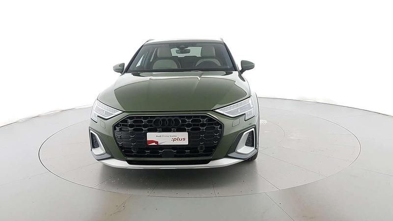 Nuova Audi A3 Ambiente 150 CV (110 kW) 2025 Verde distretto metallizzato Berlina