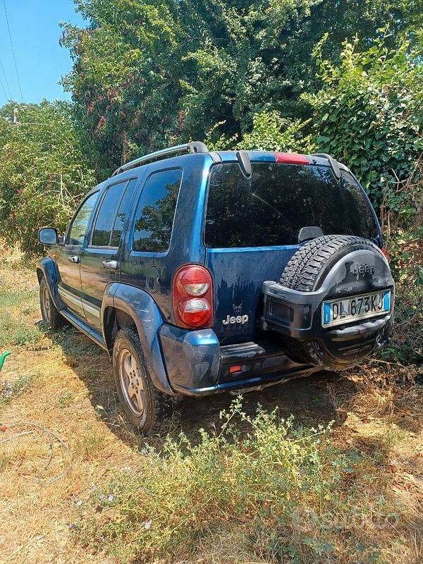 Usata Jeep Cherokee 80 CV (58 kW) 2007 Blu SUV