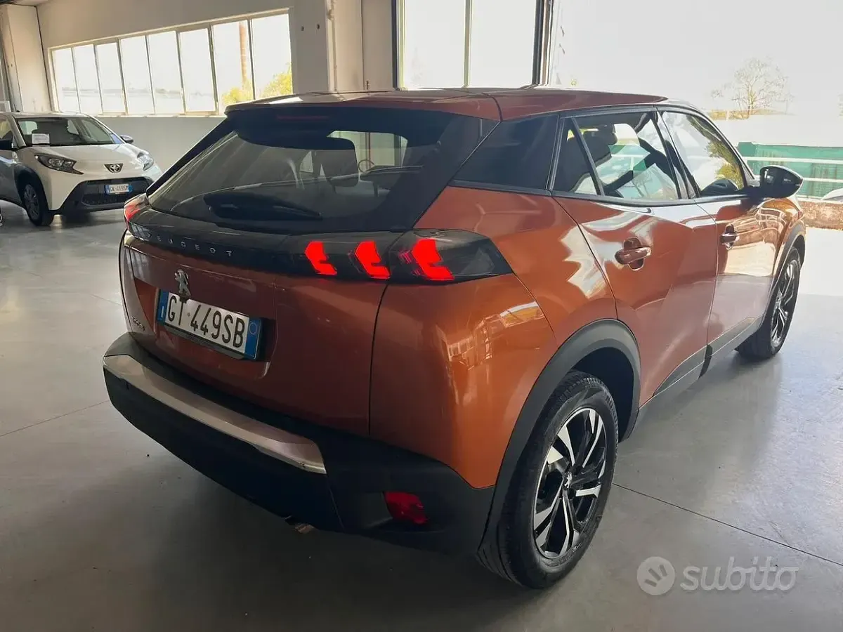 Usata Peugeot 2008 Allure 102 CV (75 kW) 2020 Arancione SUV