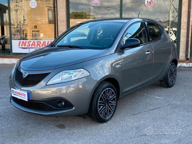 Usata Lancia Ypsilon Silver 69 CV (50 kW) 2020 Grigio Utilitaria