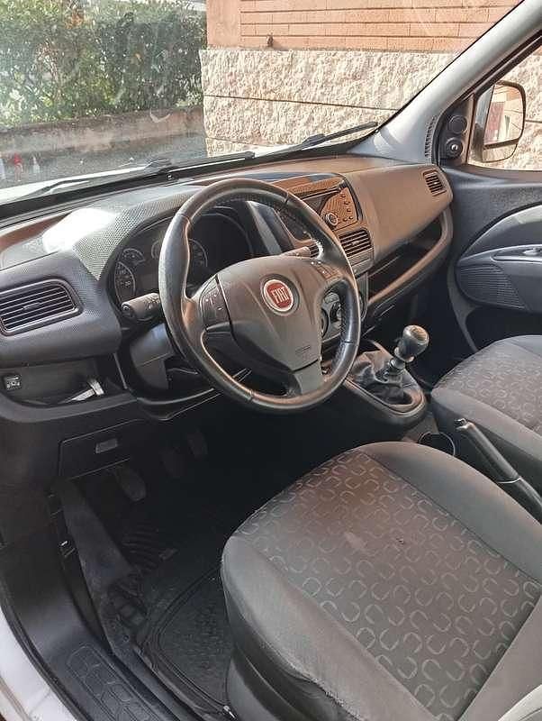 Usata Fiat Doblò 90 CV (66 kW) 2012 Bianco Monovolume
