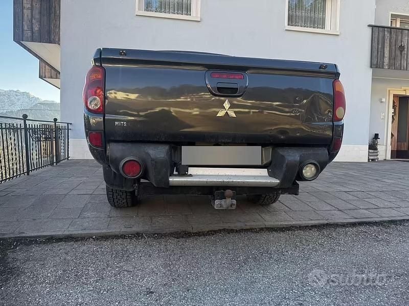 Usata Mitsubishi L200 178 CV (130 kW) 2011 Grigio Pick-up