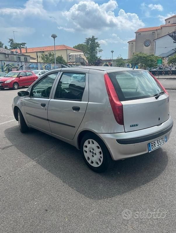 Usata Fiat Punto 60 CV (44 kW) 2001 Grigio Utilitaria