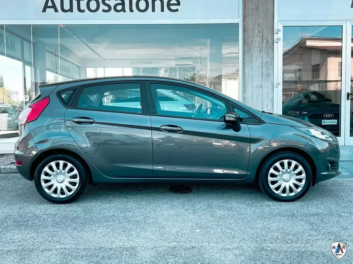 Usata Ford Fiesta Business Edition 75 CV (55 kW) 2017 Grigio Utilitaria