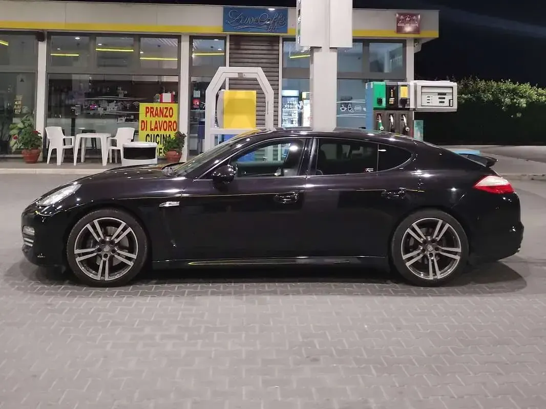 Usata Porsche Panamera 299 CV (219 kW) 2011 Nero Utilitaria