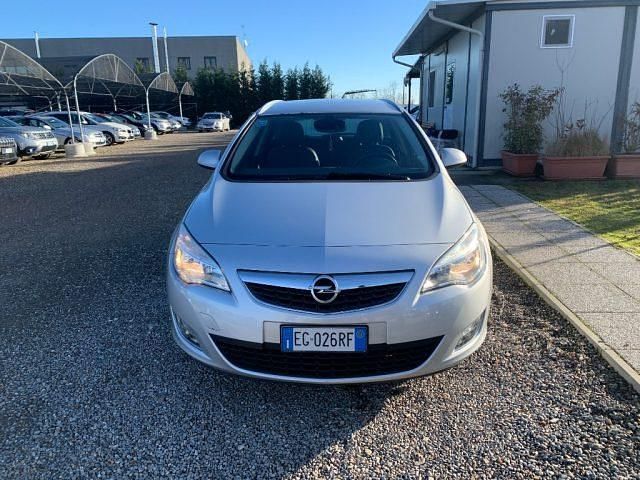 Usata Opel Astra Cosmo 116 CV (85 kW) 2011 Grigio Station wagon
