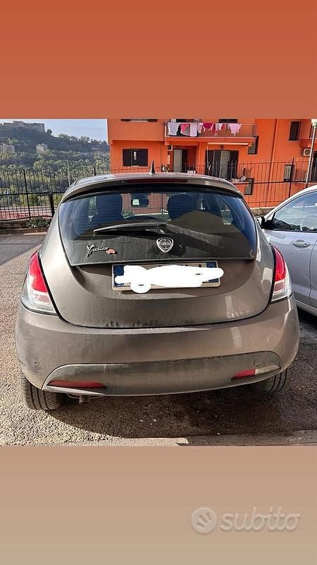 Grigio Usata 2015 Lancia Ypsilon Due volumi | 6300 € - Immagine 1/3