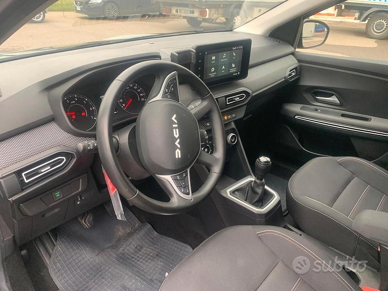 Usata Dacia Jogger Extreme 101 CV (74 kW) 2023 Verde Monovolume