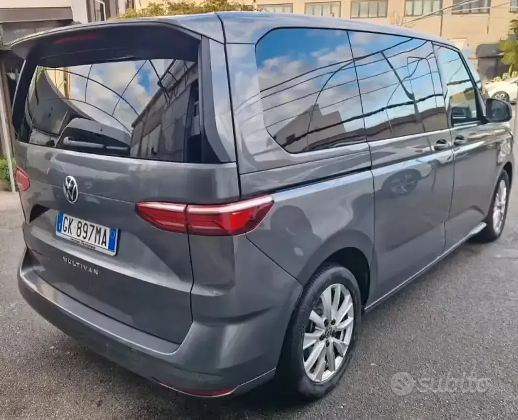 Usata VW Multivan Life 150 CV (110 kW) 2022 Grigio Monovolume