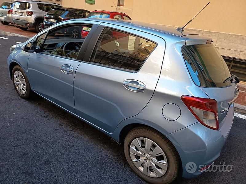 Usata Toyota Yaris 2011 Grigio Berlina