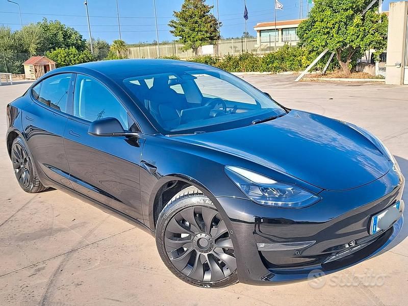 Usata Tesla Model 3 RWD 208 kW (283 CV) 2023 Grigio Berlina