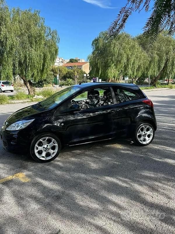 Usata Ford Ka 75 CV (55 kW) 2010 Nero Utilitaria