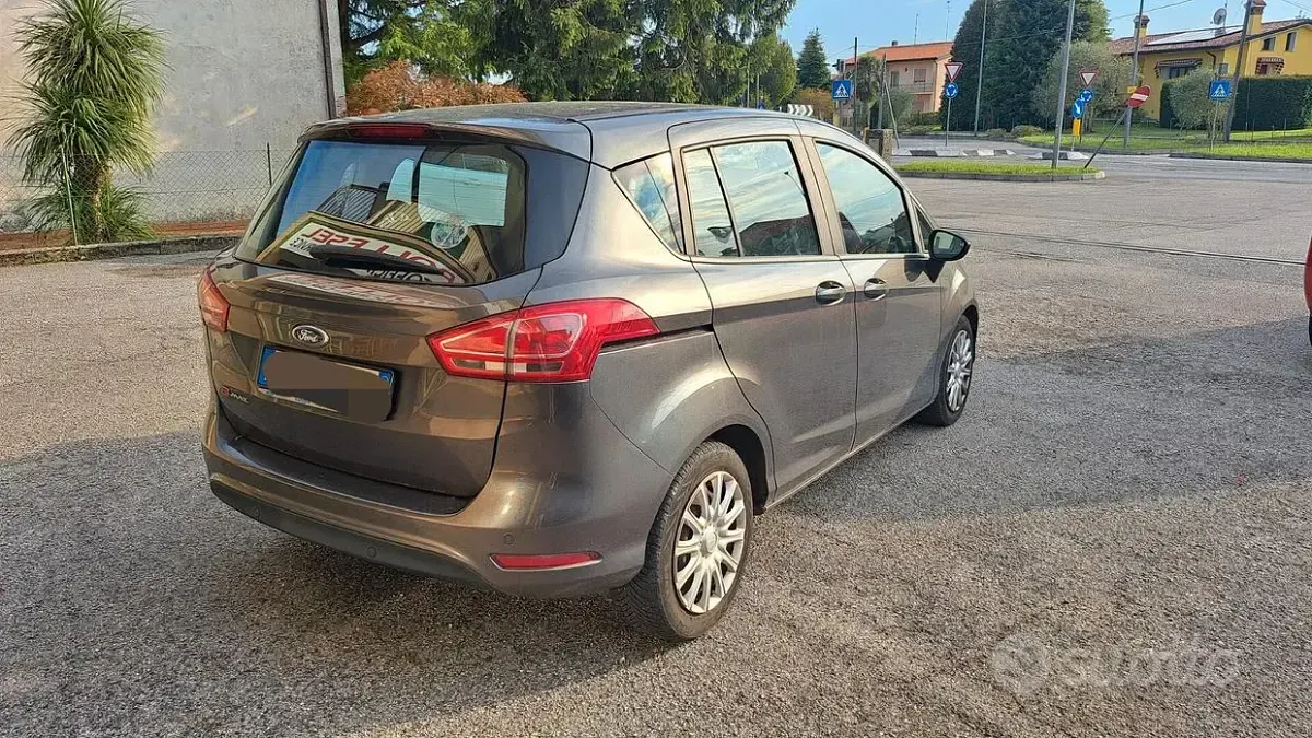 Usata Ford B-MAX Titanium 75 CV (55 kW) 2015 Grigio Monovolume
