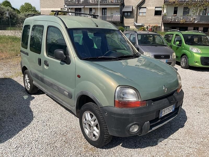 Usata Renault Kangoo 65 CV (47 kW) 2003 Verde Monovolume