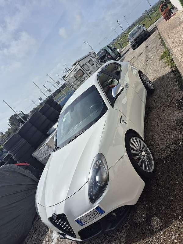 Usata 2011 Alfa Romeo Giulietta Progression Due volumi | 7500 € - Immagine 1/3