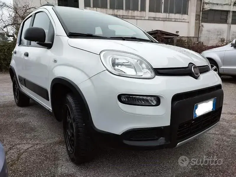 Usata Fiat Panda 4x4 S 85 CV (62 kW) 2019 Bianco Utilitaria